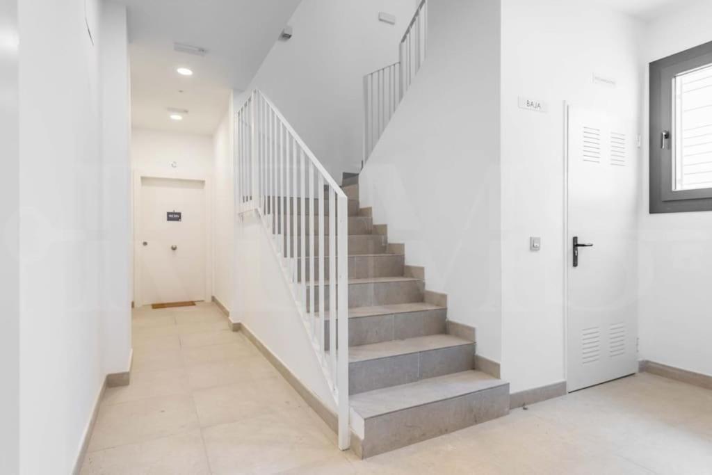 Fresh & Stylish Apartment With Parking By Rems มาลากา ภายนอก รูปภาพ